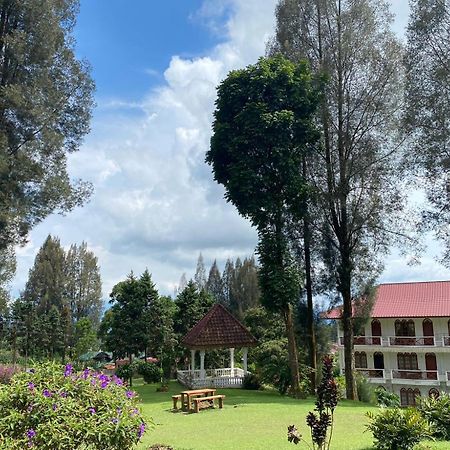Sibayak Multinational Rest House Berastagi Buitenkant foto