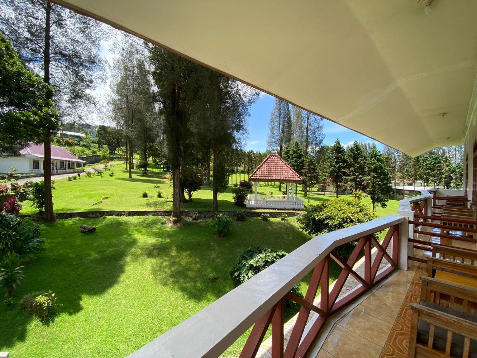 Sibayak Multinational Rest House Berastagi Buitenkant foto