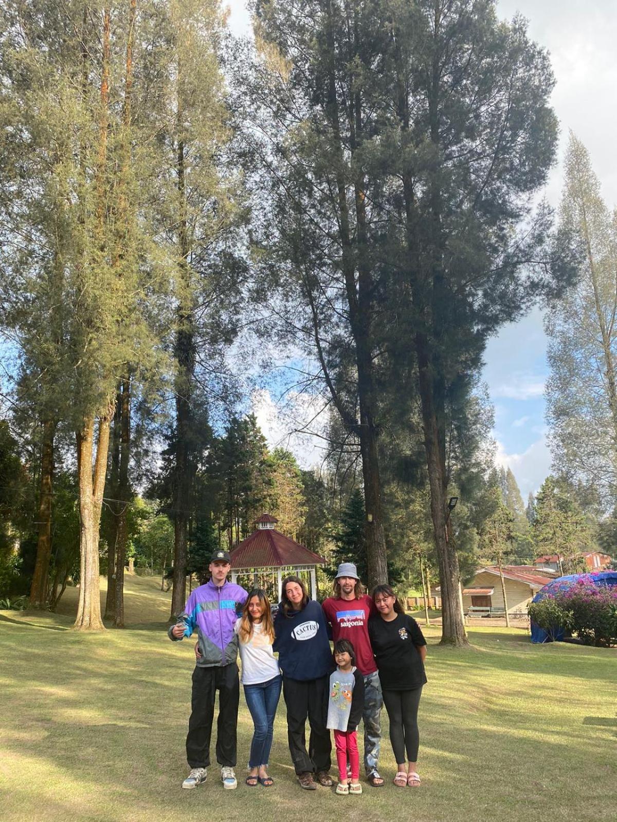 Sibayak Multinational Rest House Berastagi Buitenkant foto