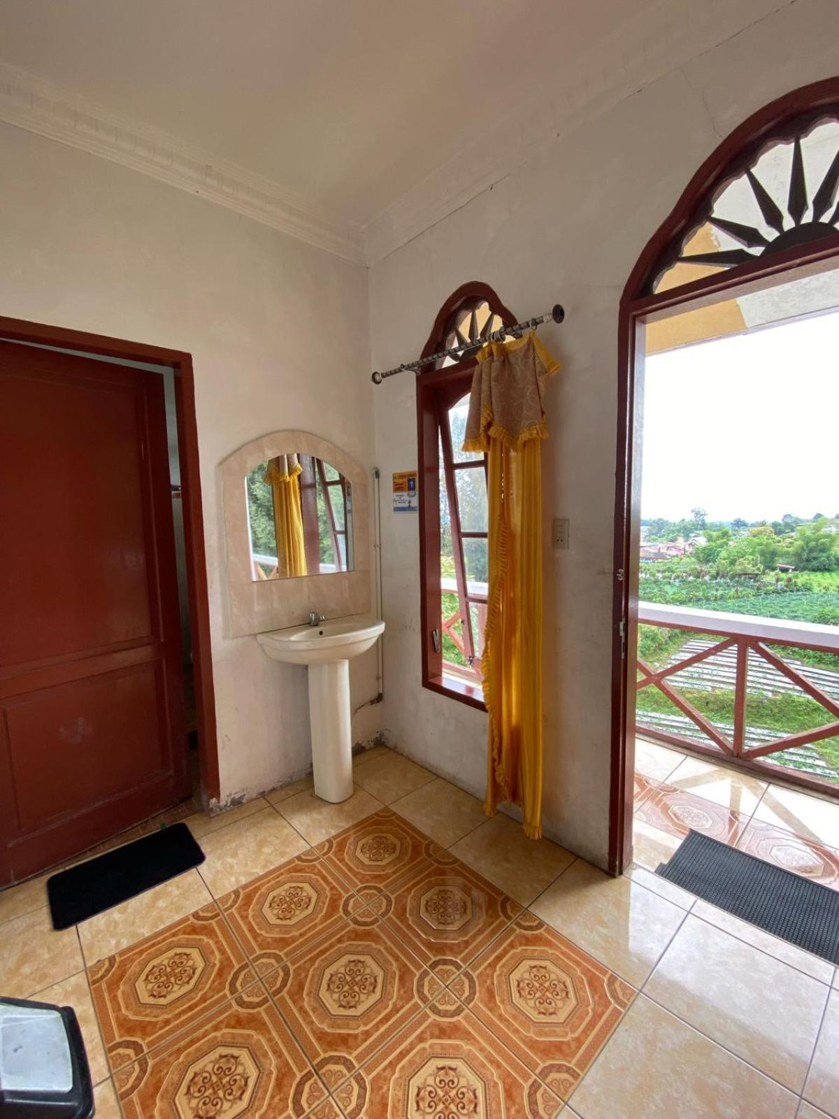 Sibayak Multinational Rest House Berastagi Buitenkant foto