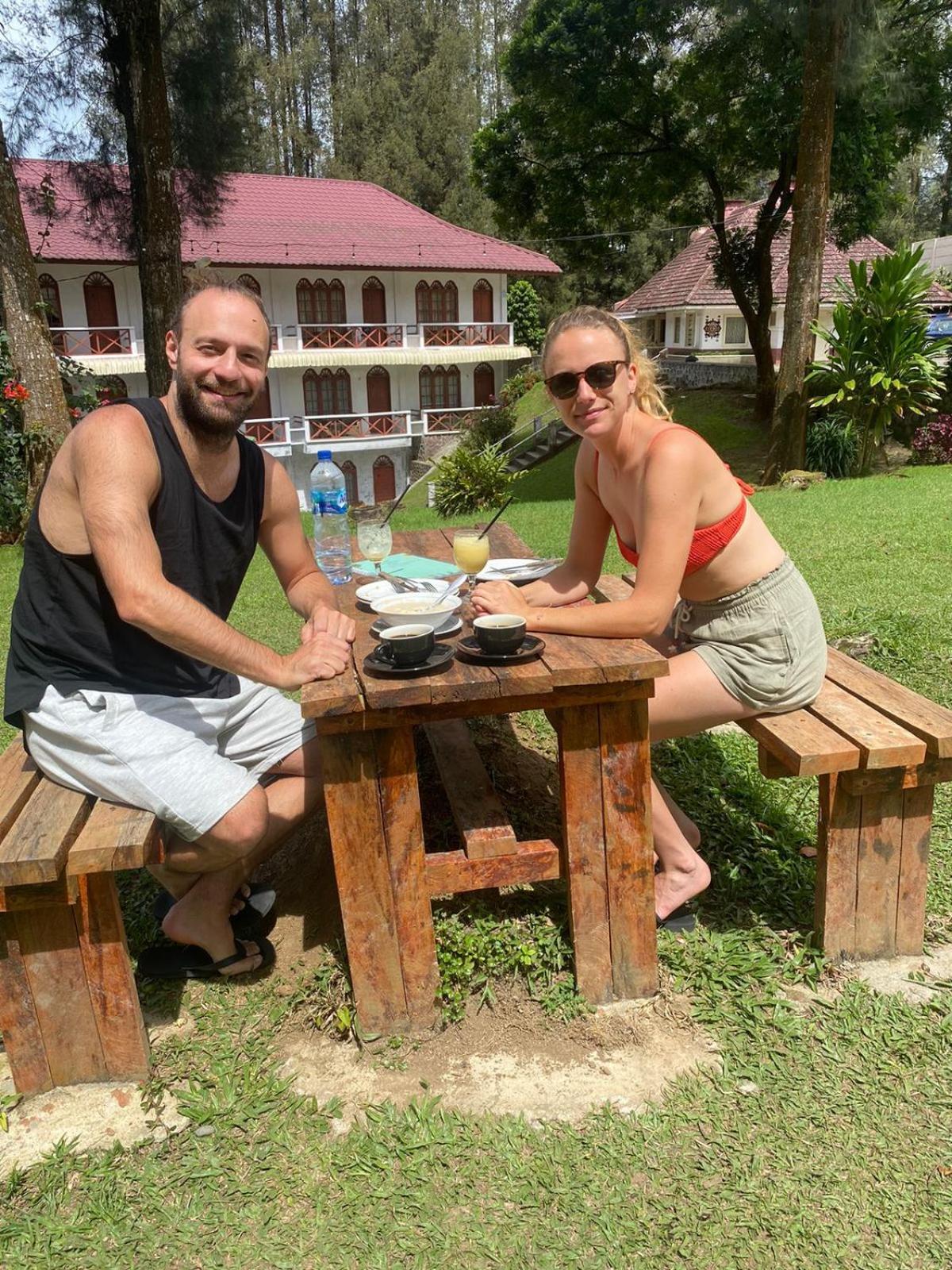 Sibayak Multinational Rest House Berastagi Buitenkant foto