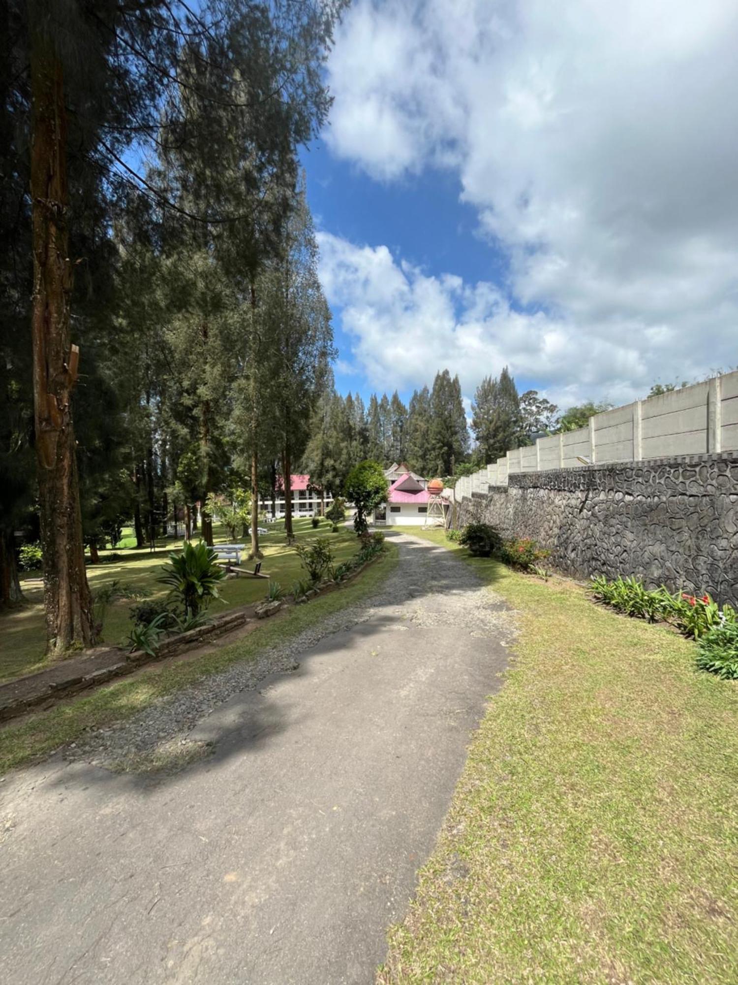 Sibayak Multinational Rest House Berastagi Buitenkant foto