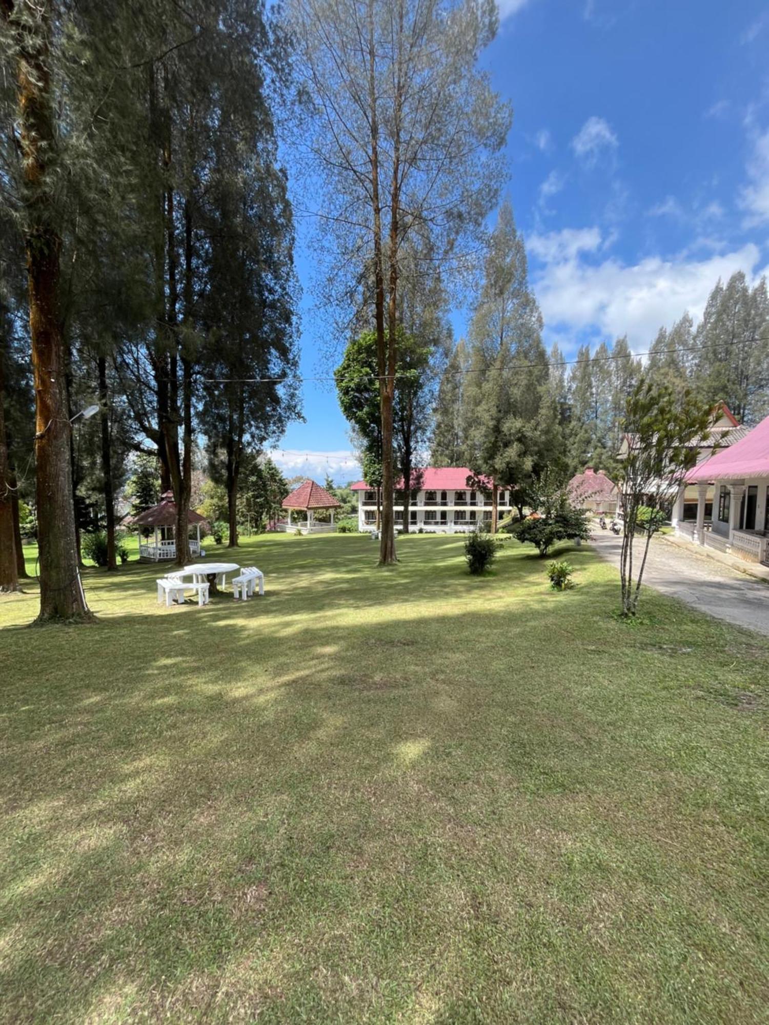 Sibayak Multinational Rest House Berastagi Buitenkant foto